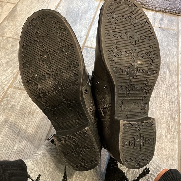 Boots - Picture 5 of 7